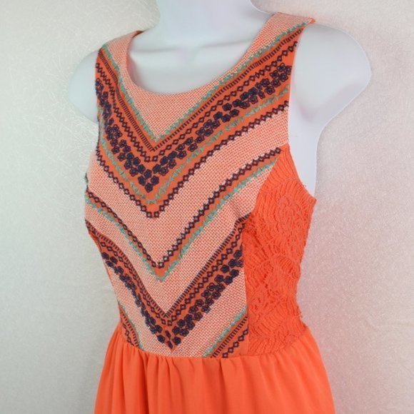 My Michelle Coral Embroidered / Crochet Dr… - Picture 4 of 11